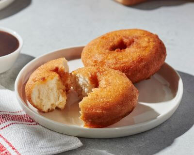 BEIGNES D’ANTAN HONEY-GLAZED DONUTS